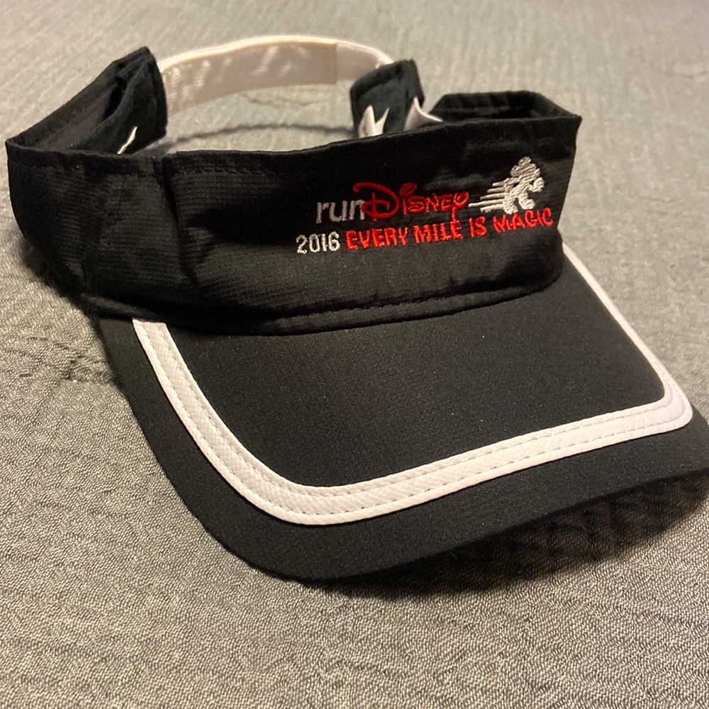 Black & White runDisney 2016 visor